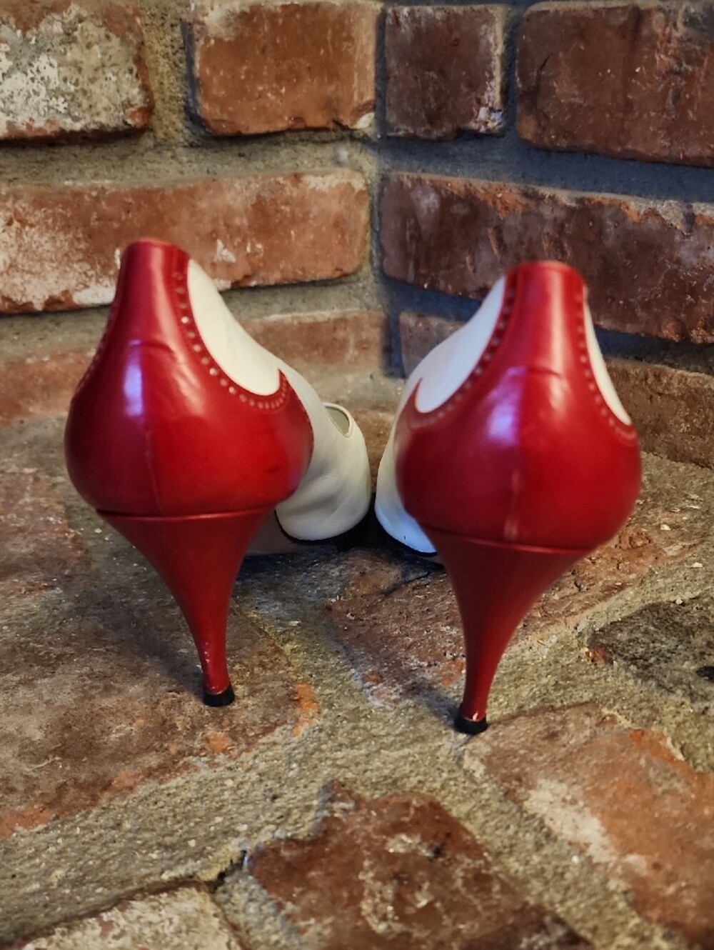 Vintage Bally Leather Spectator Pumps Red Cream Heels - Picture 3 of 7